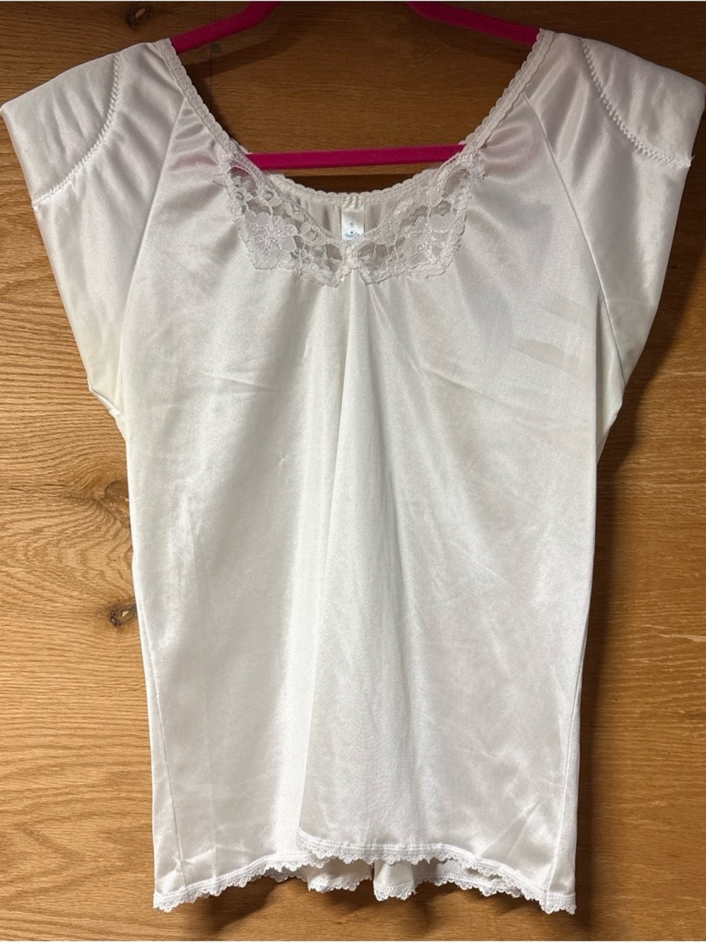 Treasury King Vintage Women’s White Lace-Trim Sleep Top